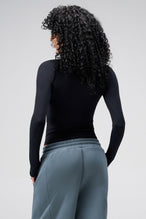 https://cdn.shopify.com/videos/c/o/v/27098296786e46f9ae54ecfe4a5492a9.mp4